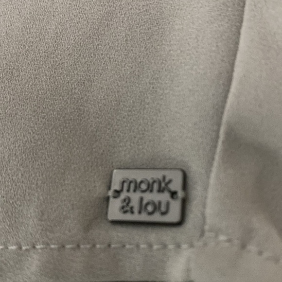 Monk & Lou polyester crepe blouse. - Picture 5 of 5